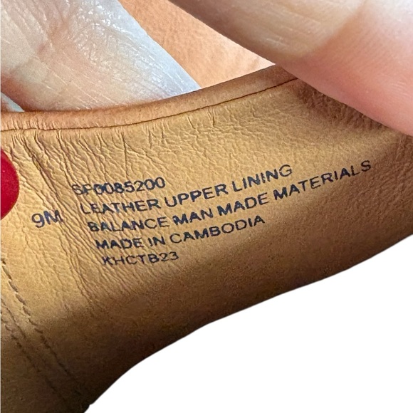 Sofft Women's Leather Block Heel Mules
Open Toe Tan preloved Size 9M - Picture 4 of 12